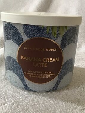 Bath & Body Works 3 wick candle Banana Cream Latte